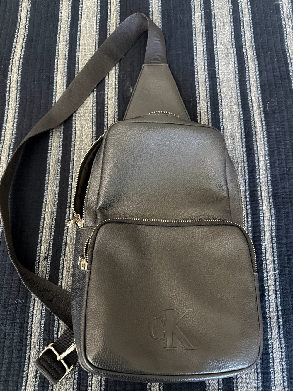 Navy Blue Calvin Klein  Men's Faux Leather Sling Bag Crossbody Carry - Picture 4 of 6